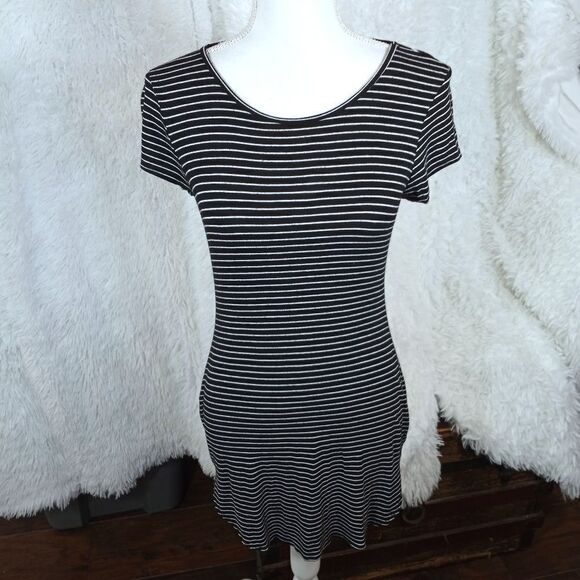 WETSEAL BLACK & WHITE STRIPE DRESS SZ.M GUC - Picture 2 of 7
